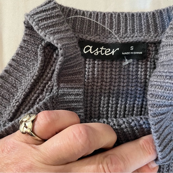 Aster  size small bundle of 2 knit crop tops mocha brown , dark grey ribbed tops - Picture 10 of 12